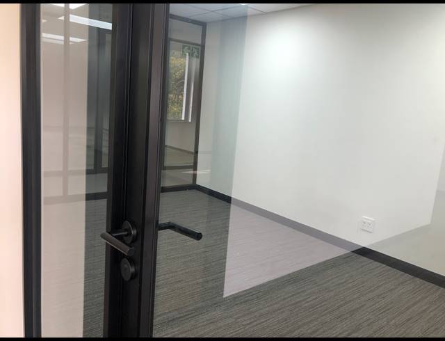217M² OFFICE TO LET IN SANDHURST